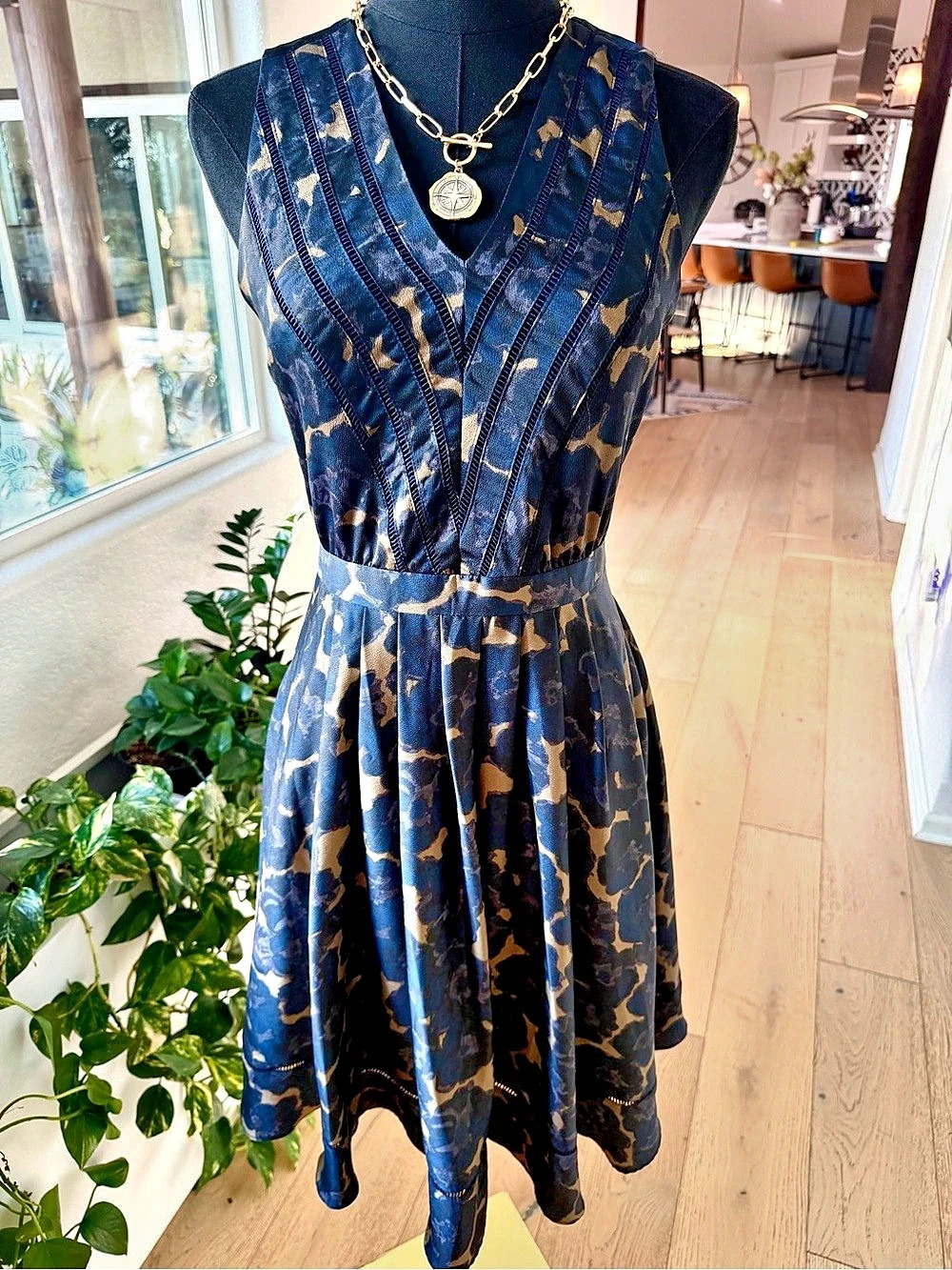 Banana Republic Abstract Mini Dress Blue and Beige Size 0 Flowy Fully Lined